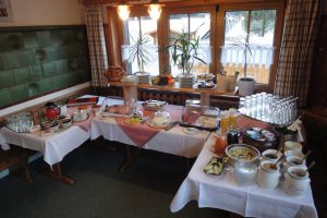 Gasthaus Bierhäusle Frühstücksraum Frühstücksbuffet